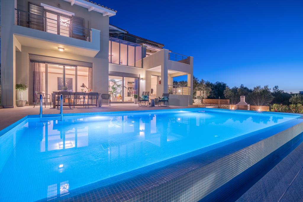Akemi Luxury Villa Циливи Экстерьер фото